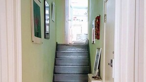 Basic Apartment, 1 Queen Bed with Sofa bed | 1 bedroom, laptop workspace, iron/ironing board, bed sheets - Smart 1 Bedroom Flat in Notting Hill (London)