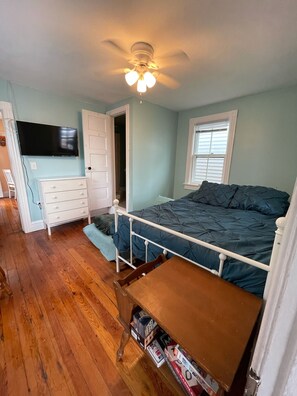 2 Schlafzimmer, Schreibtisch, Reisekinderbett, kostenloses WLAN