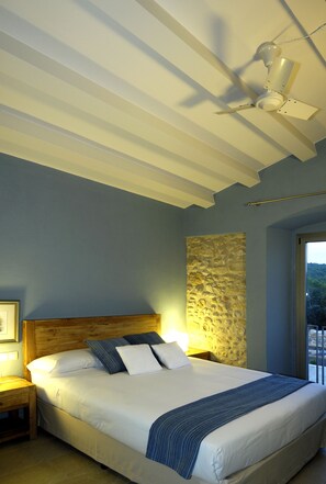 5 habitaciones, tabla de planchar con plancha y cuna de viaje 