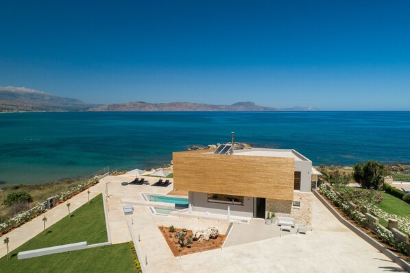 Exterior - Your Private Retreat by the beach, with Heated Pool (Petres, Rethymno)