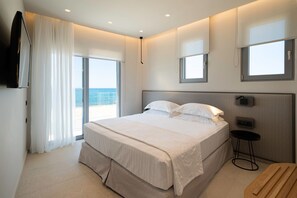 3 bedrooms, in-room safe, iron/ironing board, travel crib