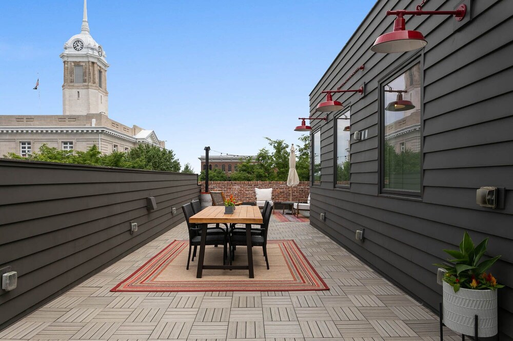 Luxury Loft in Downtown Columbia with Rooftop Terrace