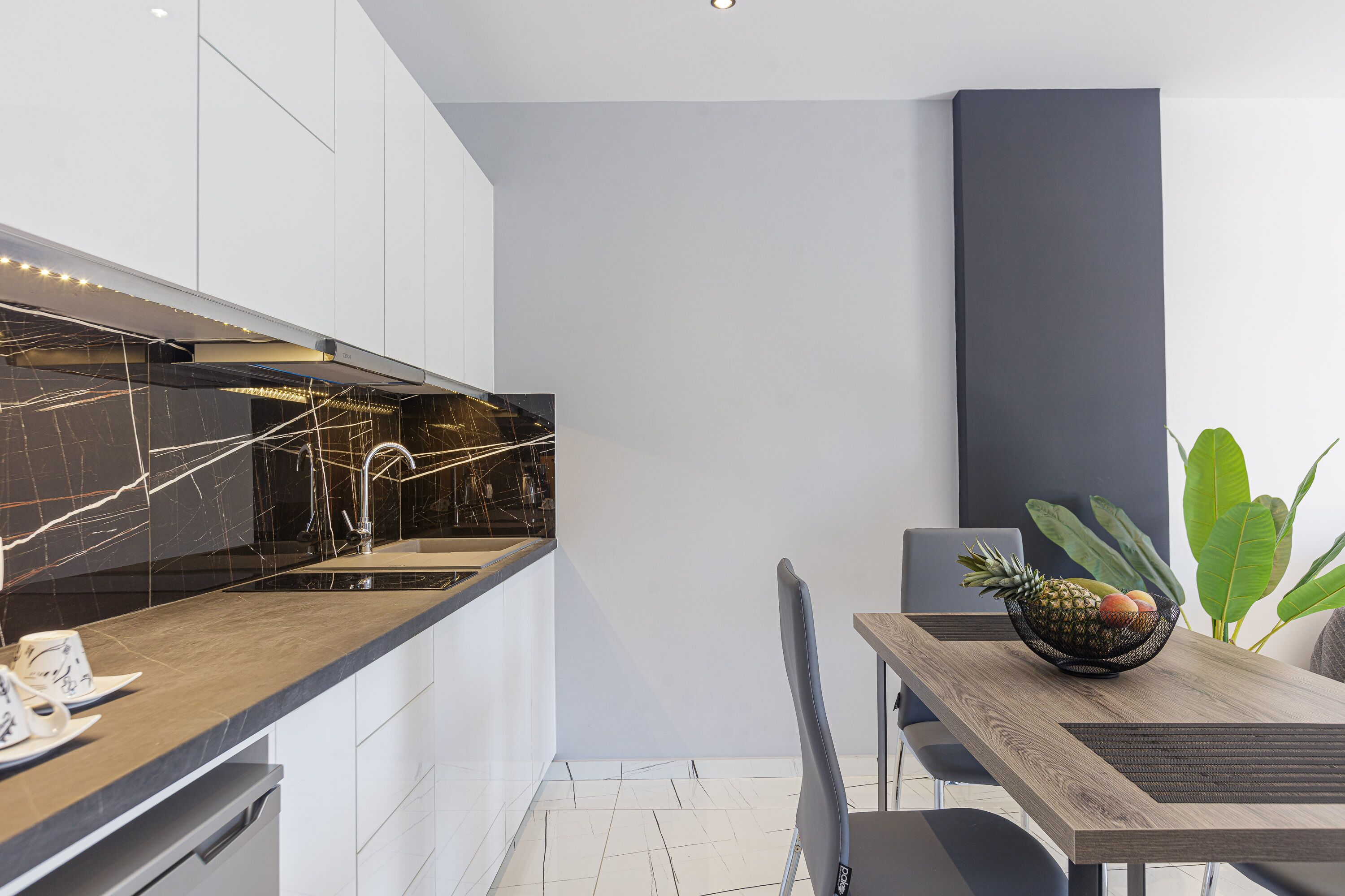 Semiso Beach Suites- 1 bedroom Apartment 