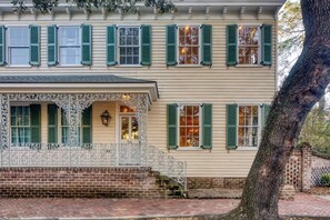 Exterior detail - Updated Historic Villa with Parking & Walk to River St. (Savannah)