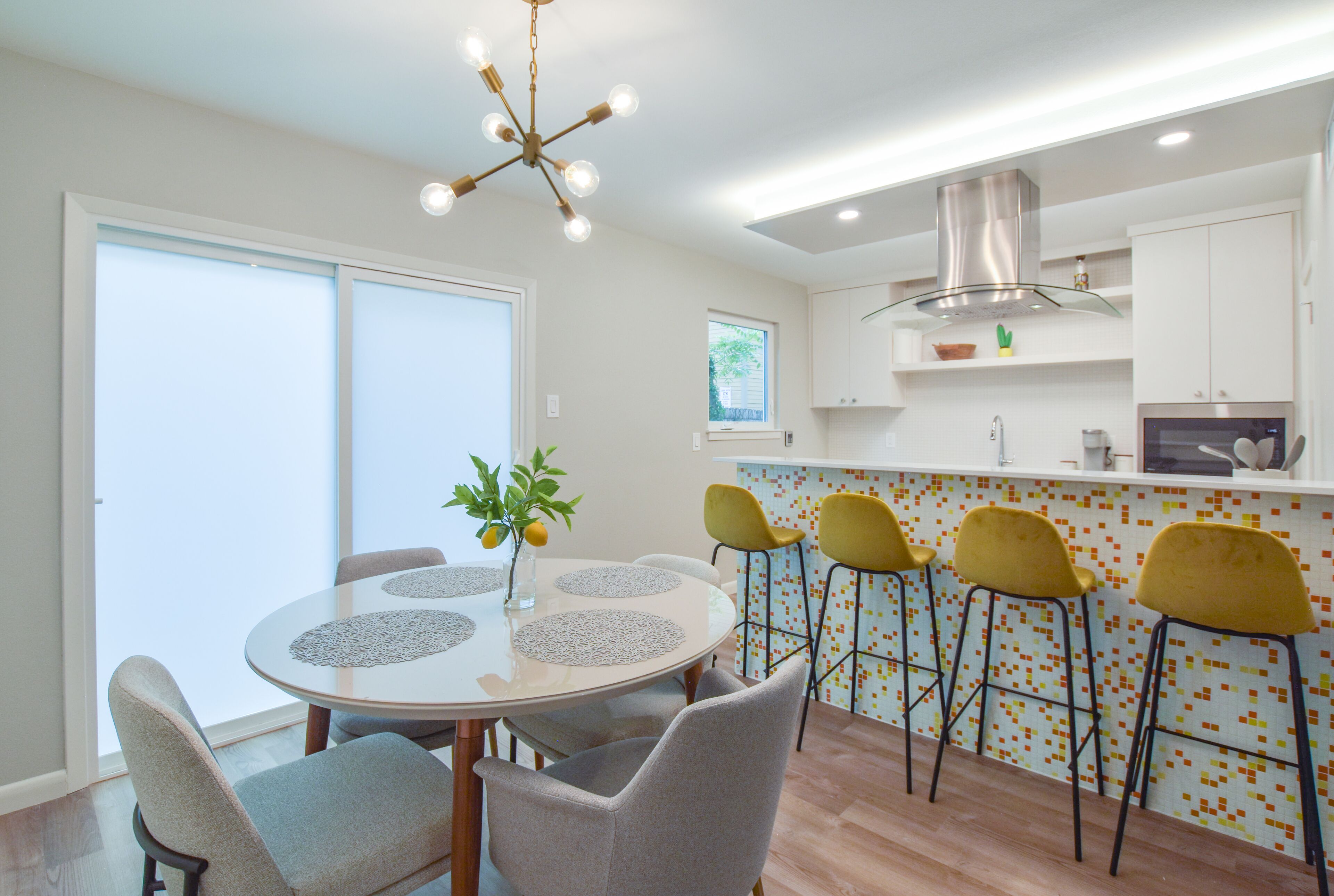 (A) 2 Bdr Mid-century apartment in Central Austin