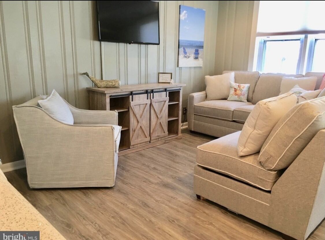 Dewey Beach Condo 2BR + Sleeper. Family friendly! Three min walk to the beach!