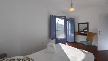House, Multiple Beds | 4 bedrooms, iron/ironing board, free WiFi, bed sheets