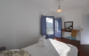 Casa, várias camas | 4 quartos, ferros/tábuas de passar roupa, Wi-Fi de cortesia