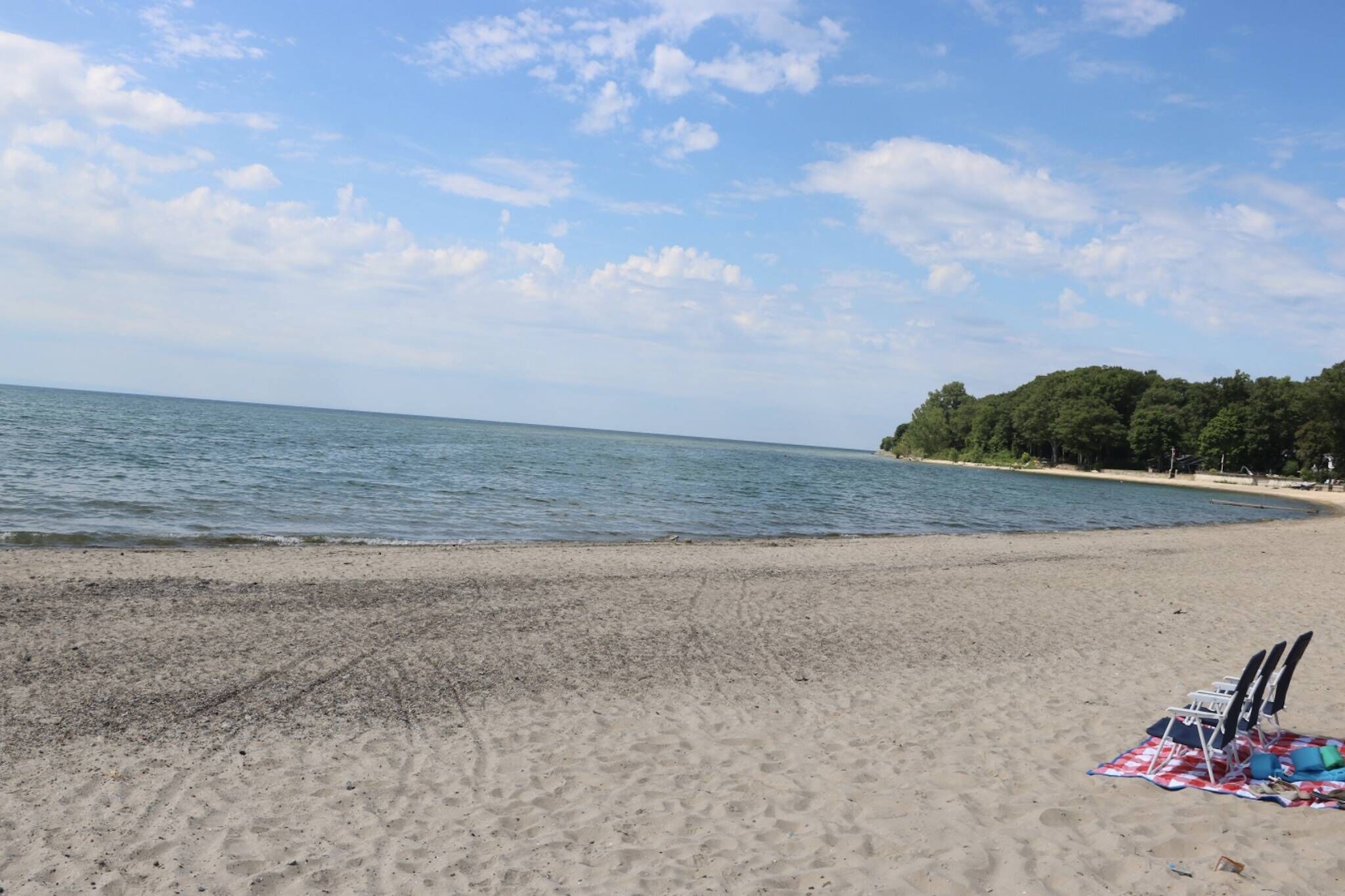 Entire cozy cottage with stunning Lake Erie views + Hot Tub!