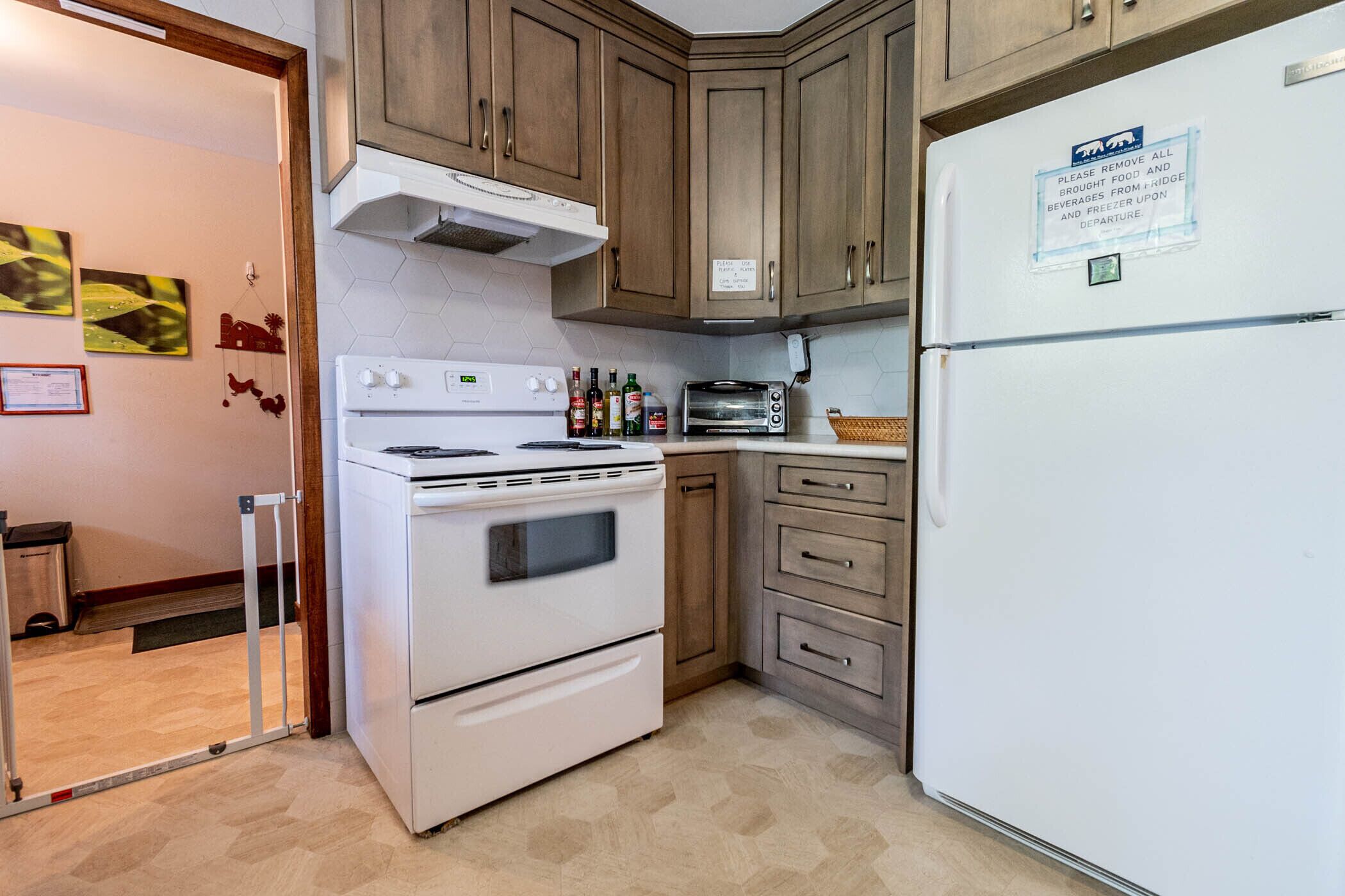 Entire cozy cottage with stunning Lake Erie views + Hot Tub!