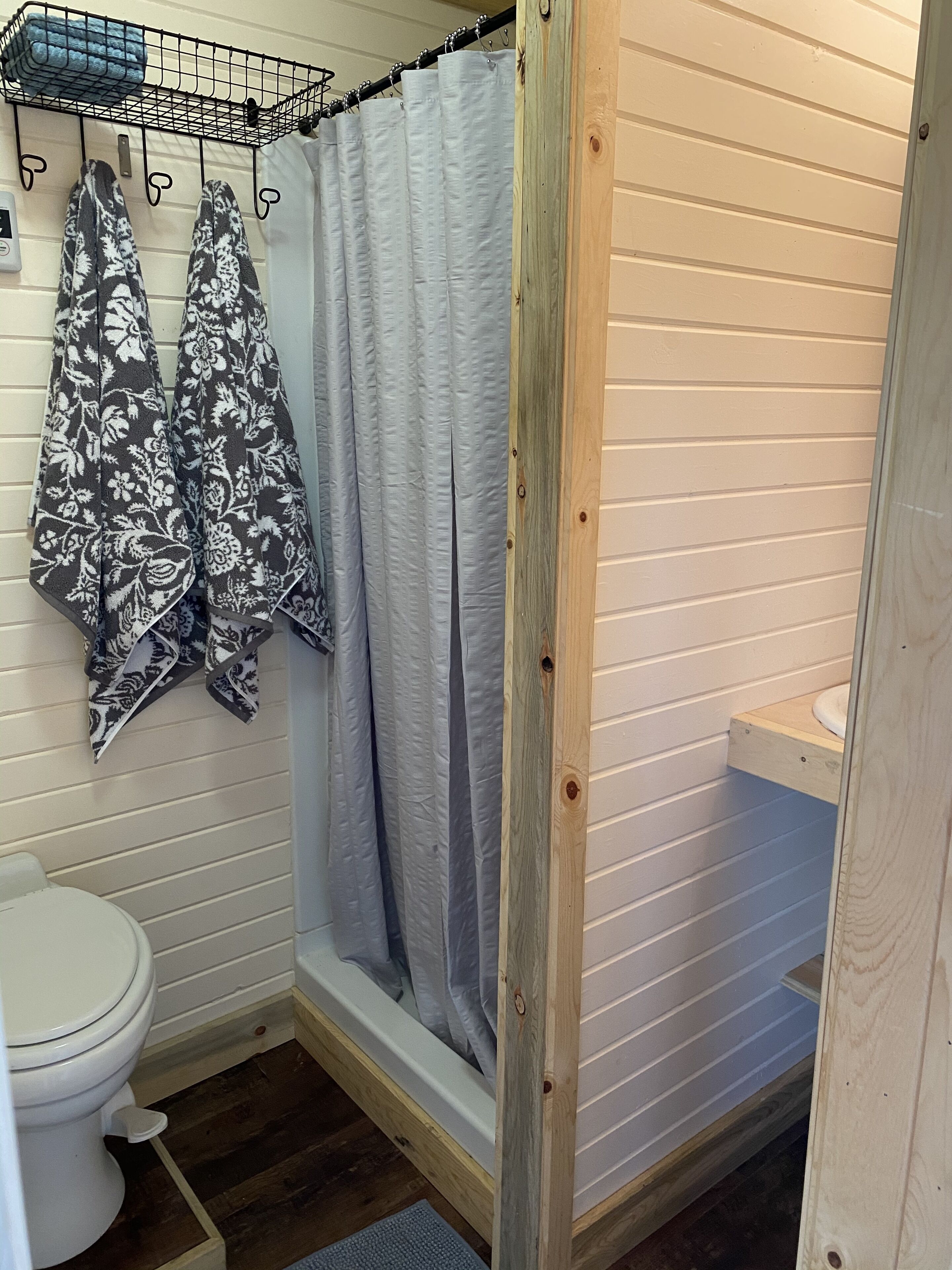 Douche, serviettes fournies