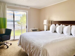 Blackout curtains, free WiFi, bed sheets - Island View Hotel Bar Harbor (Trenton)
