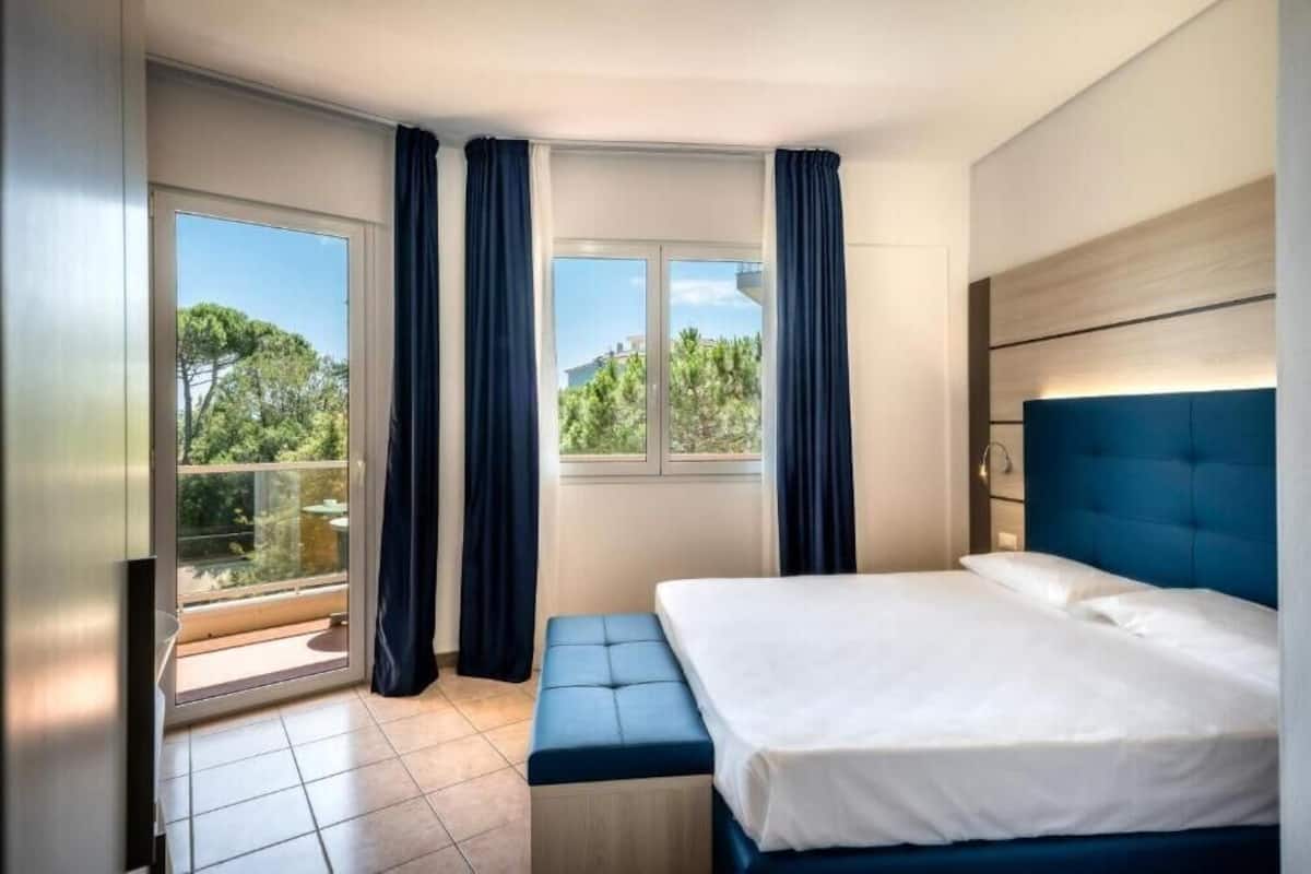 Superior Triple Room | In-room safe, WiFi (free)