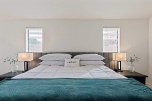 4 habitaciones, tabla de planchar con plancha y cuna de viaje 