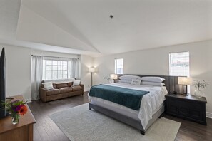 4 chambres, fer et planche à repasser, lit parapluie, Wi-Fi gratuit