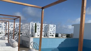 Outdoor pool - Luxury Apartment LEVEL 301, just 10 minutes away from downtown playa del carmen (Playa del Carmen)