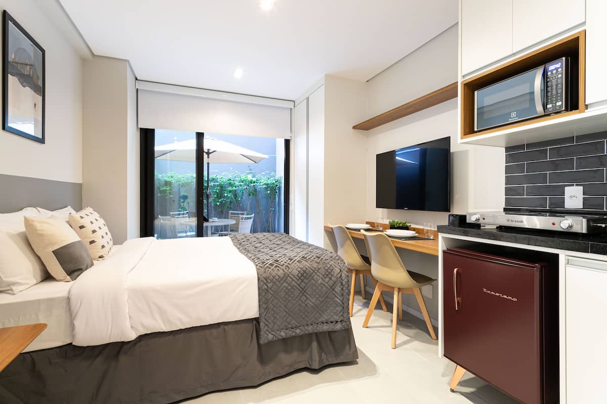 Studio Garden | Individually decorated, free WiFi, bed sheets