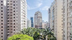 A high-rise residential building with multiple balconies and air conditioning units. - Charlie Itaim Bueno Brandão (São Paulo)