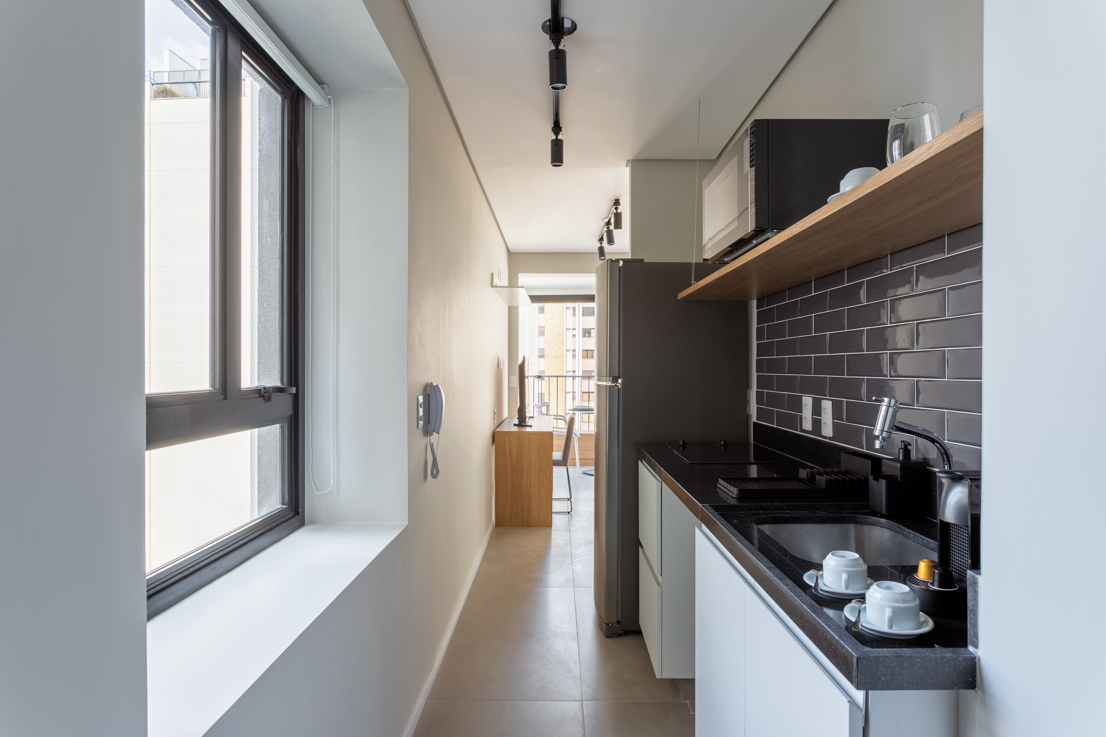 Studio Superior Casal | Private kitchen | Microwave, stovetop, cookware/dishes/utensils