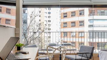 Studio Superior Casal | Living area | 40-inch Smart TV with digital channels, TV