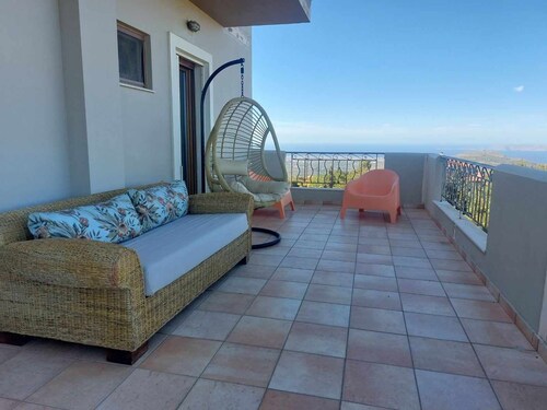 Aletraki Hill House, Nature, Sea & City Views