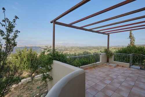 Aletraki Hill House, Nature, Sea & City Views