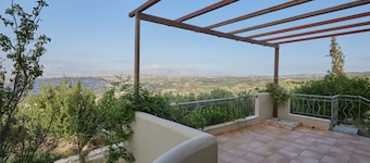 Aletraki Hill House, Nature, Sea & City Views