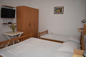 1 bedroom, free WiFi, bed sheets