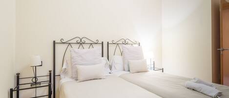 1 chambre, lit parapluie, Wi-Fi gratuit, draps fournis