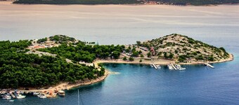 Apartment in Drage with Terrace, Air condition, WIFI (5013-3)