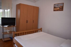 1 bedroom, free WiFi, bed sheets