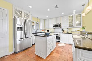 Condo, Multiple Beds, Private Pool, River View | Private kitchen | Fridge, microwave, stovetop, dishwasher - 9953pvfishercove52sgnco - Ponte Vedra Fishermans Cove 52 (Ponte Vedra Beach)