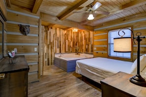 2 bedrooms, free WiFi, bed sheets - Easy Drive to Log Cabin!  Only 7 mins from National Park + Jacuzzi (Townsend)