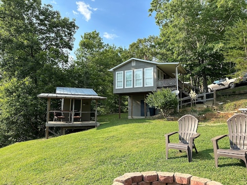 2 Bedroom Lake Front House on Douglas Lake - Private Cove with Amazing Views