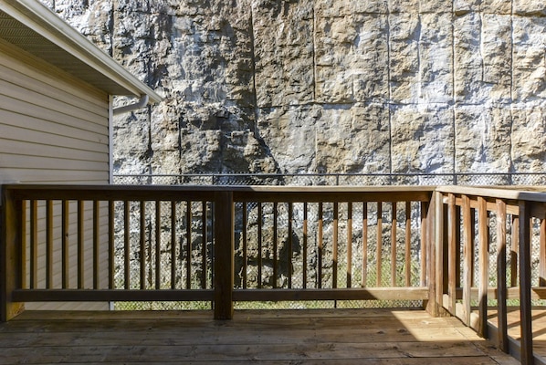 Condo (GlamRus Digs- Sleeps 16+ - Perfect lo) | Balcony