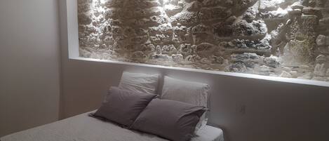 2 bedrooms, iron/ironing board, travel cot