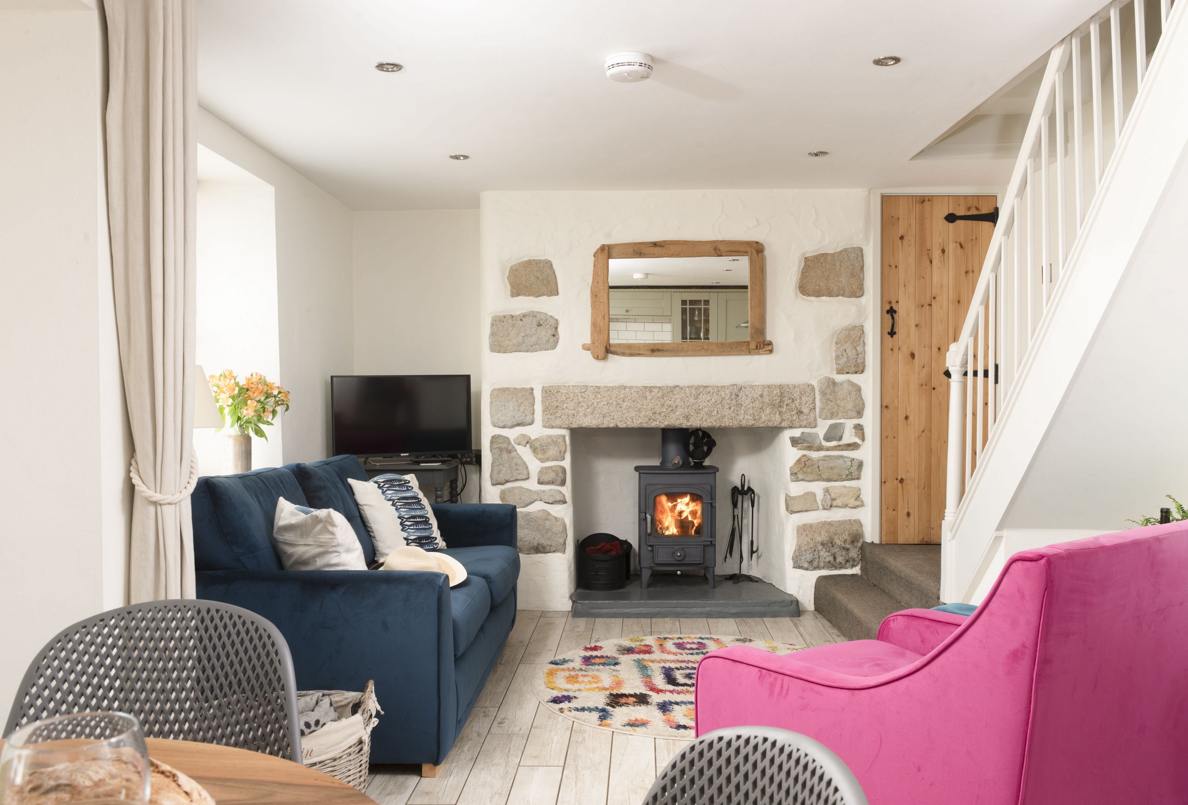 TV, fireplace, DVD player, books