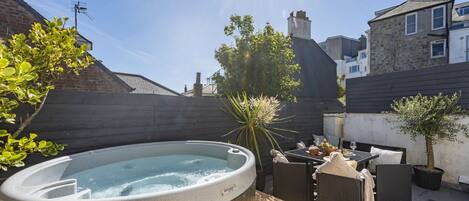 屋外ダイニングエリア