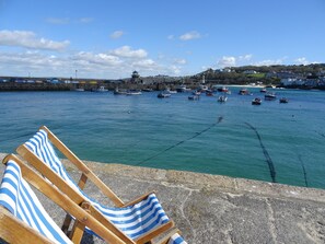 Property grounds - Mr Blue Sky -  a cottage that sleeps 6 guests  in 2 bedrooms (St Ives)