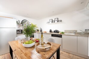 Dining - Mr Blue Sky -  a cottage that sleeps 6 guests  in 2 bedrooms (St Ives)