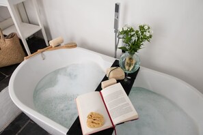 Spa - Mr Blue Sky -  a cottage that sleeps 6 guests  in 2 bedrooms (St Ives)