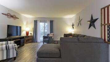 Condo (Patriot Place - Walk-in NO STAIRS - S) | Exterior
