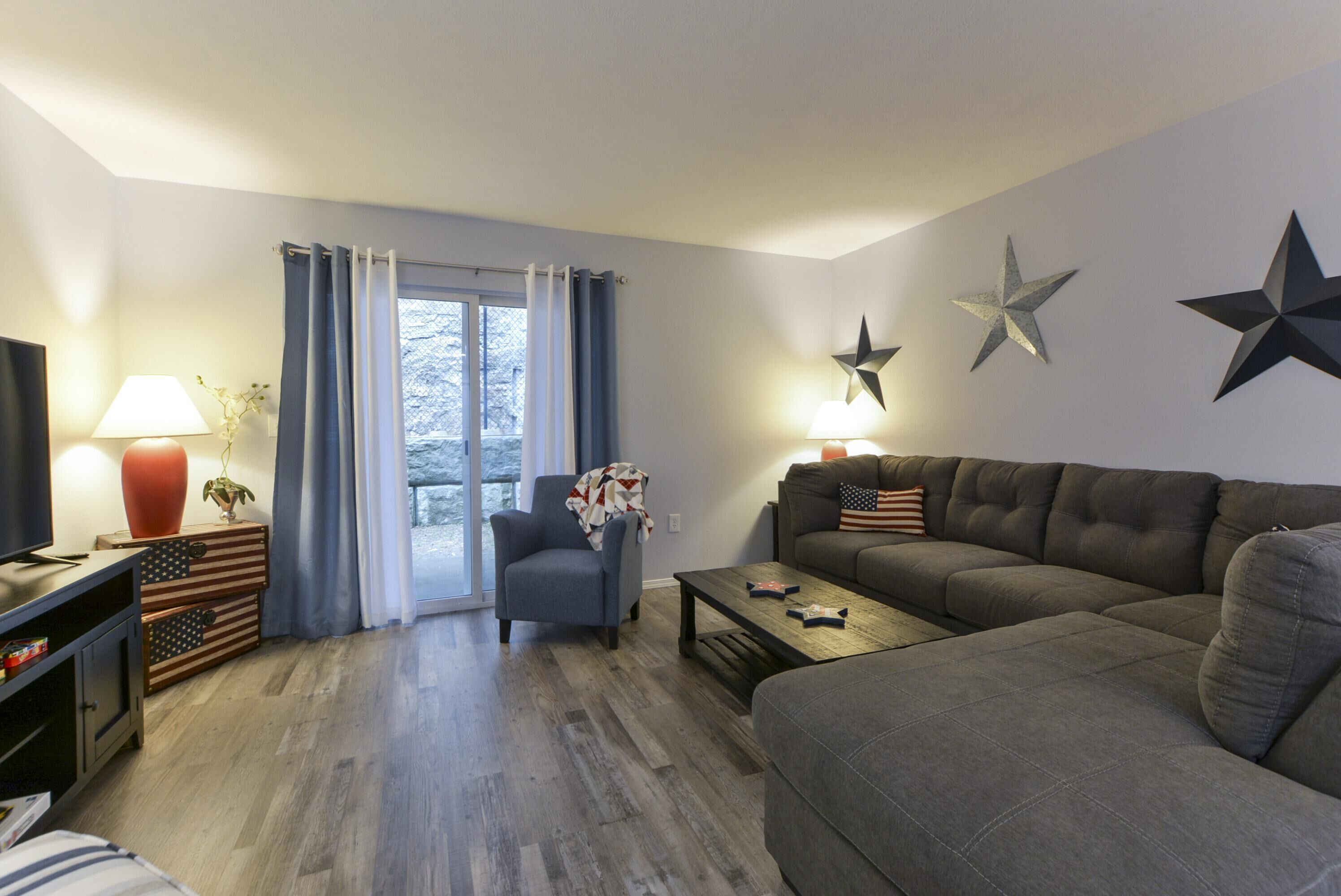 Condo (Patriot Place - Walk-in NO STAIRS - S) | 3 bedrooms, travel cot, free WiFi