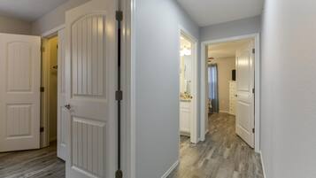Condo (Patriot Place - Walk-in NO STAIRS - S) | 3 bedrooms, travel cot, free WiFi
