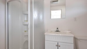 House, 2 Queen Beds (Bungalows at Common Ground - Unit 16 ) | Bathroom - Bungalows at Common Ground - Unit 16 Dbl Queen (Montauk)