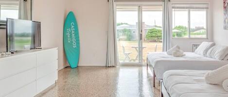 House, 1 King Bed (Unit 8 King - Bungalows at Common Gro)