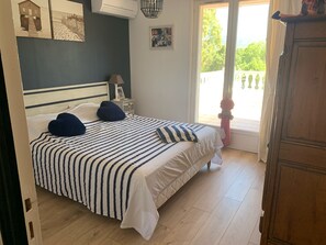 5 slaapkamers, een strijkplank/strijkijzer, reisbedje, gratis wifi