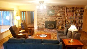 Smart TV, reproductor de DVD, libros y oficina 