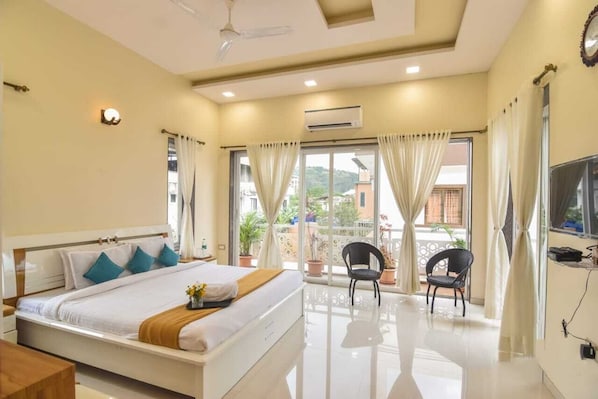 3 عدّة غرف نوم وواي فاي وملاءات أسرّة