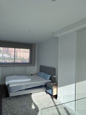 4 bedrooms, free WiFi, bed sheets, wheelchair access